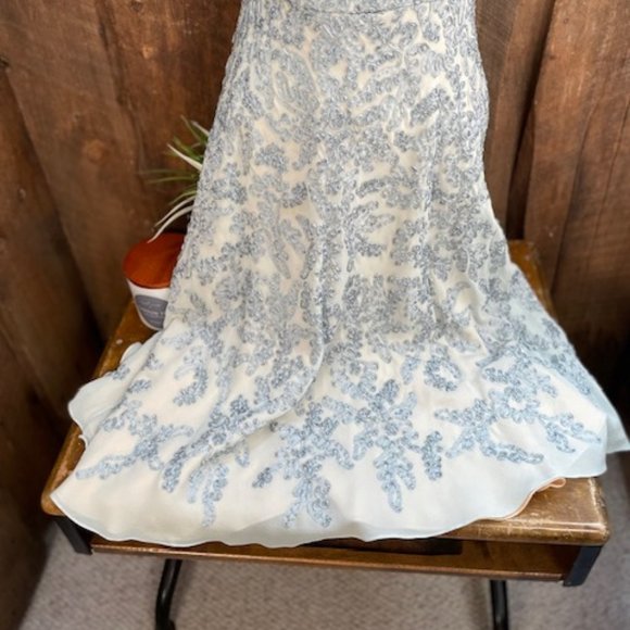 Carmen Marc Valvo Signature Dusty Blue Dress Size 4, (EUC) - Picture 3 of 14